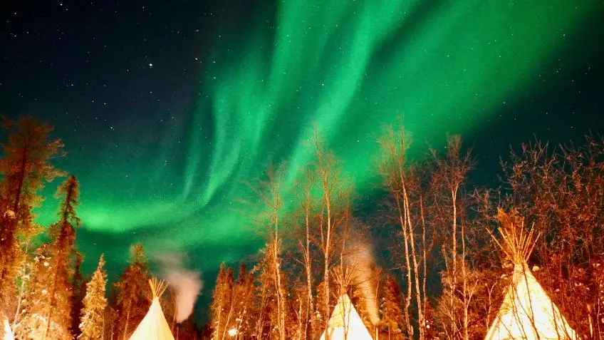Yellowknife Tour Packages - Chasing Aurora