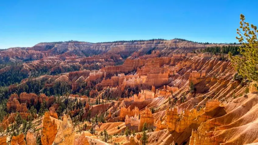 Explore America’s Iconic National Parks This Autumn