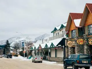 6-Day Canadian Rockies Train Tour with a Free Day in Banff | Vancouver to Calgary