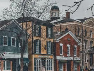 4-Day Watkins Glen/Corning Glass Center, Niagara Falls and Toronto Tour from New York, ends in Buffalo
