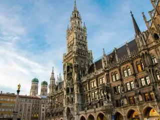 7-Day Prague, Budapest, Vienna, Munich, Zurich Tour from Frankfurt in English
