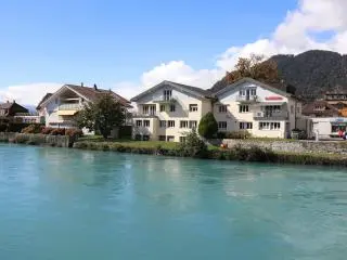 6-Day Girona, Arles, Geneva, Interlaken Tour from Barcelona,Zurich Out