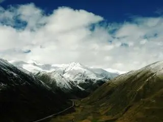 9-Day Lhasa, Nyingchi, Yamdrok Lake, Basum Lake and Shigatse Tour from Lhasa