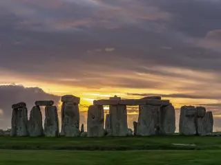 Stonehenge Express Half Day Tour with Extra Time