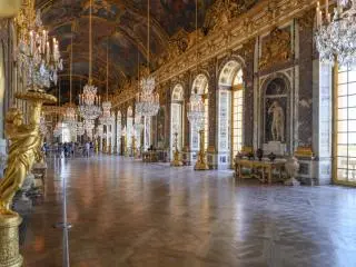Guided visit of the palace of Versailles Morning Tour - Small ...