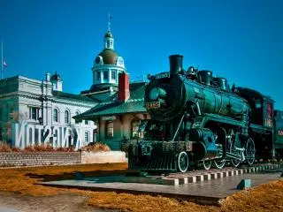 4-Day Eastern Canada Tour from Toronto: Montreal, Quebec City, Ottawa, Mont-Tremblant and AURA Light Show