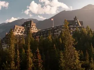 7-Day Canadian Rockies Train Tour with a Free Day in Banff | Calgary to Vancouver