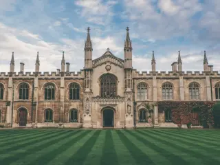 7-Day New York, Washington DC, Niagara Falls and Yale University Tour from Boston | 12-Guest Mercedes