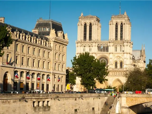 巴黎圣母院 (Notre Dame de Paris)