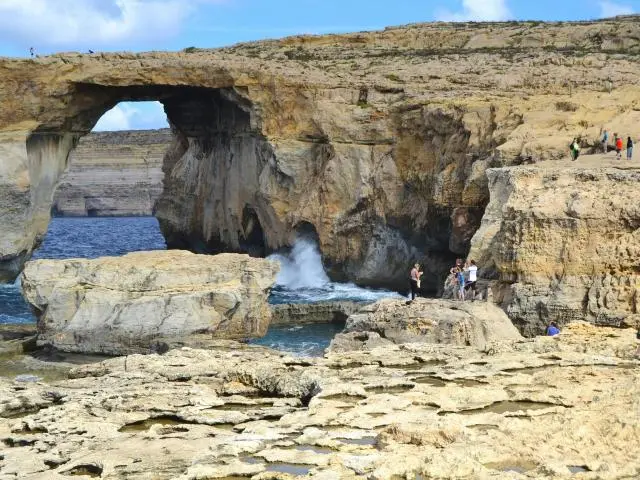 蓝窗 (Azure Window)