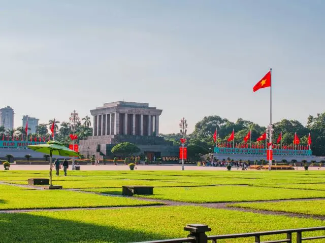 巴亭广场 (Ba Dinh Square)
