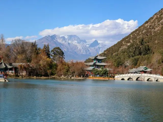 黑龙潭公园 (Black Dragon Pool Park)