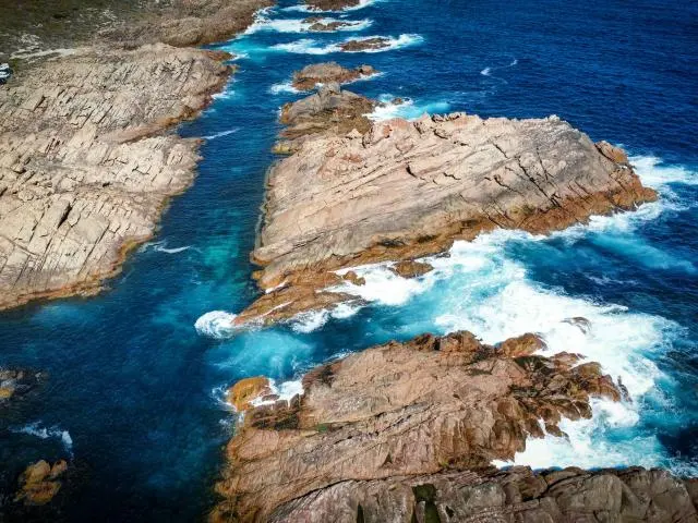 运河岩 (Canal Rocks)