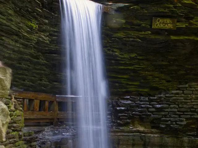 沃特金斯格伦州立公园 (Watkins Glen State Park) 沃特金斯格伦州立公园 (Watkins Glen State Park)