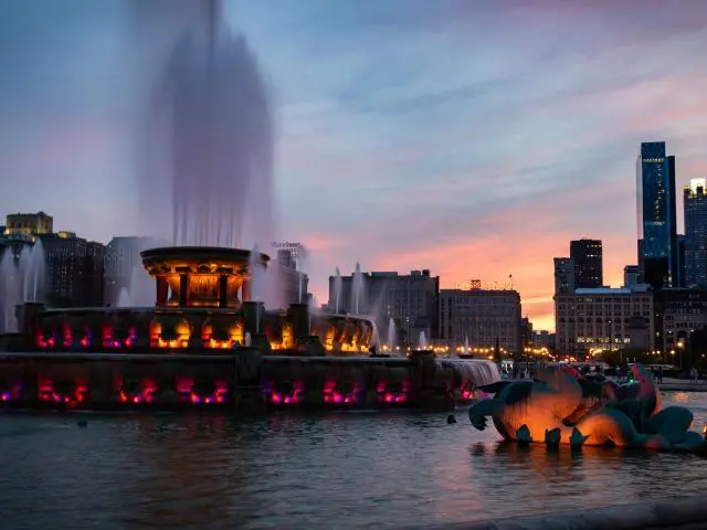 白金汉喷泉 (Buckingham Fountain)