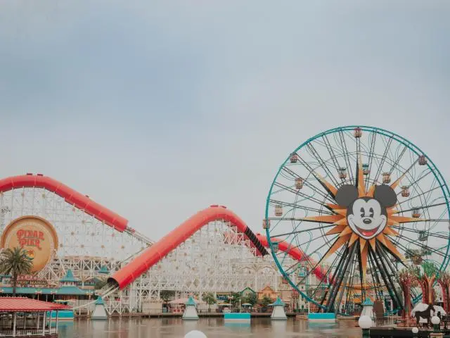 迪斯尼冒险乐园 (Disney's California Adventure) 迪斯尼冒险乐园 (Disney's California Adventure)