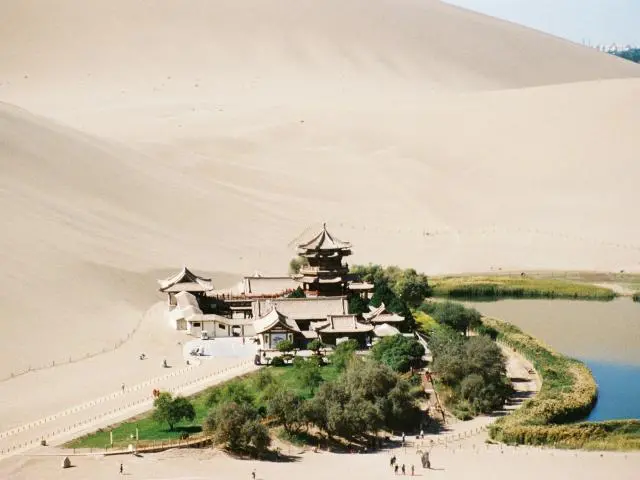 敦煌 (Dunhuang, CN)