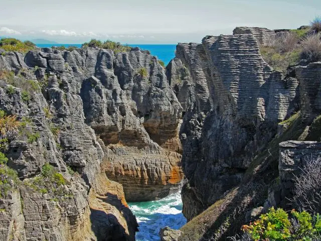 千层薄饼岩 (Pancake Rocks)