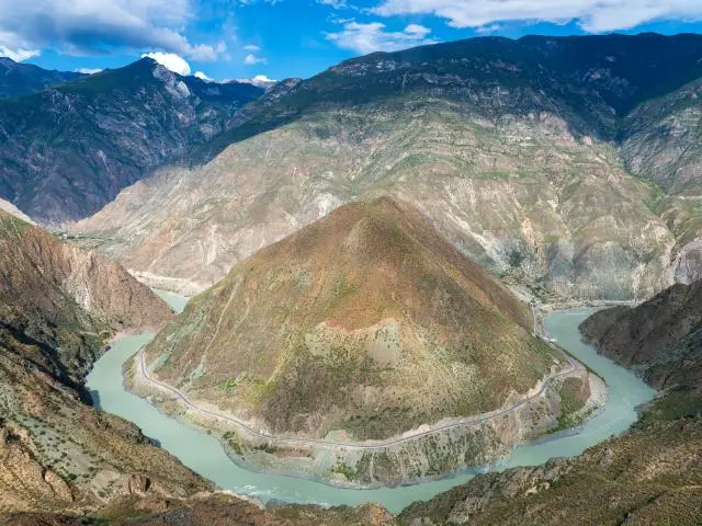 长江第一湾 (First Bend of the Yangtze River)