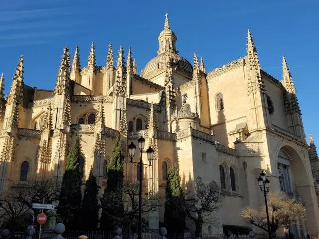塞哥维亚主教座堂 (Segovia Cathedral)
