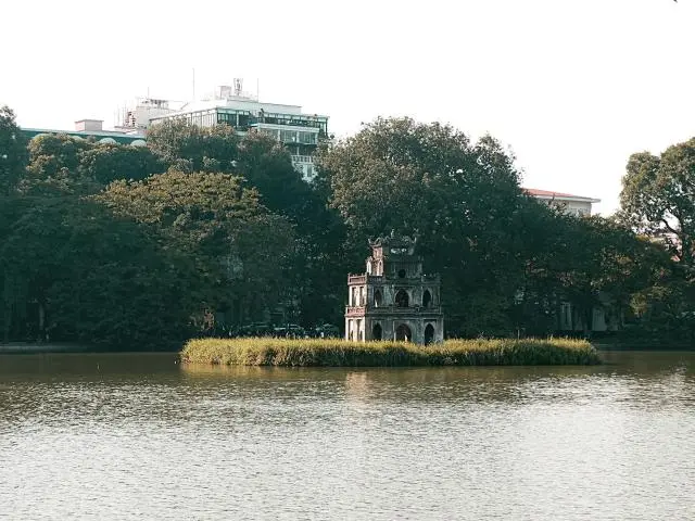 还剑湖 (Hoan Kiem Lake)
