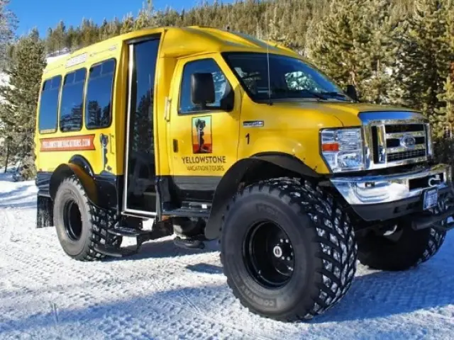黄石冰地雪车游 (Yellowstone Snow Coach Tour)
