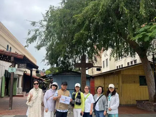 TakeTours travelers on tour, photo 10
