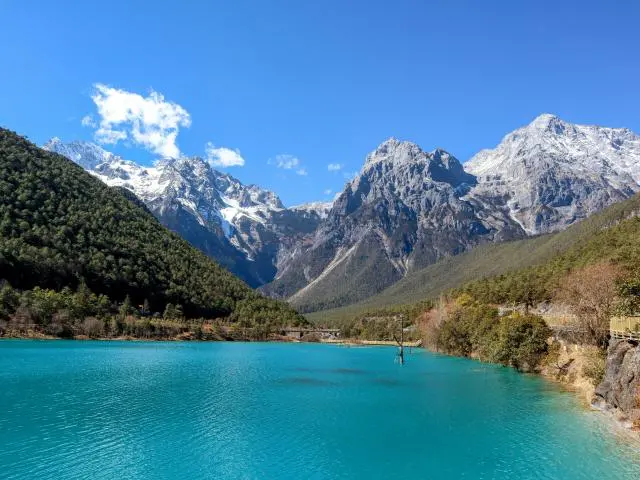 玉龙雪山 (Jade Dragon Snow Mountain)