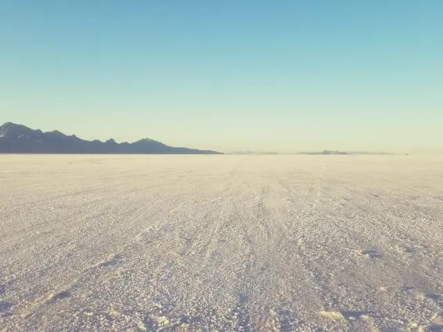 波利维尔盐洼 (Bonneville Salt Flats)