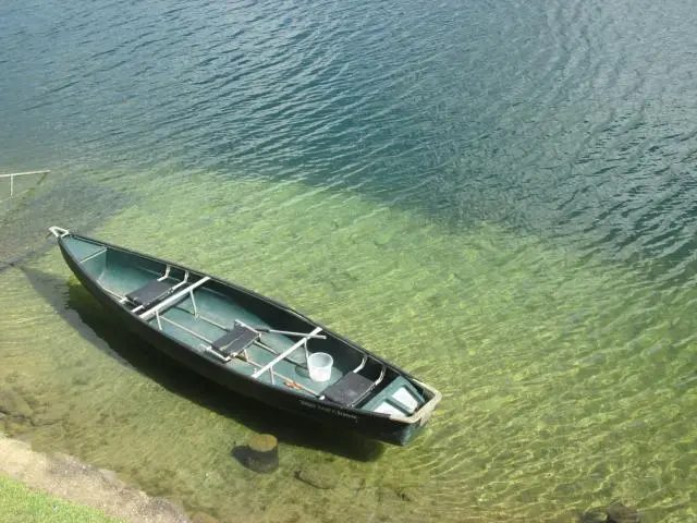 巴林湖 (Lake Barrine)