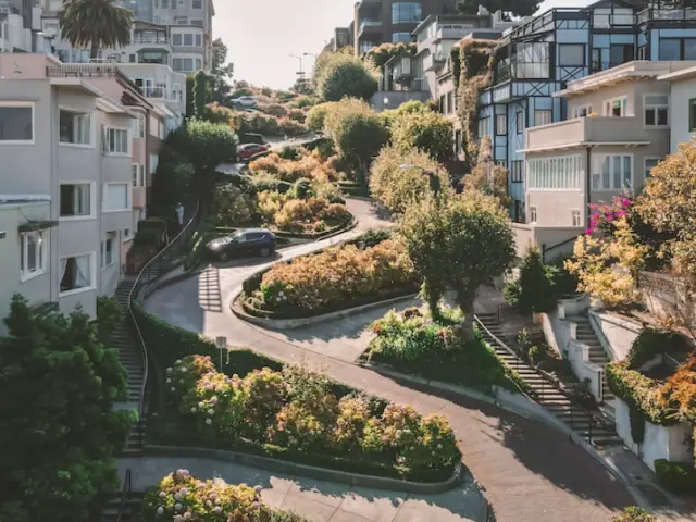 朗伯德街 (Lombard Street) 朗伯德街 (Lombard Street)
