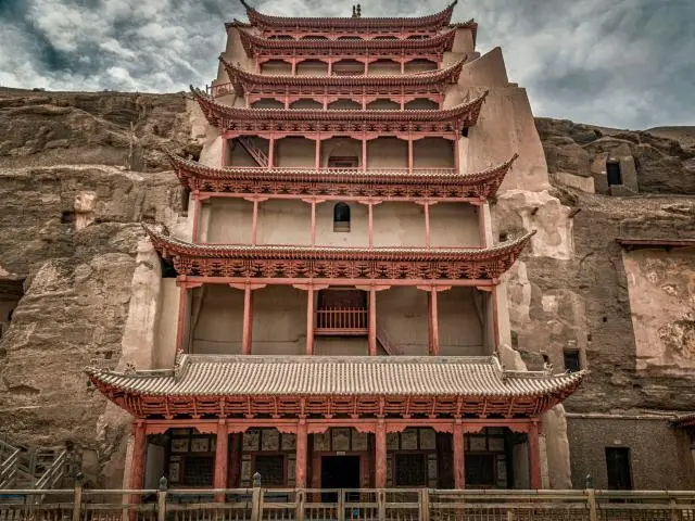 莫高窟 (Mogao Grottoes)