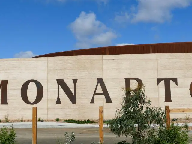莫纳托 (Monarto, AU)