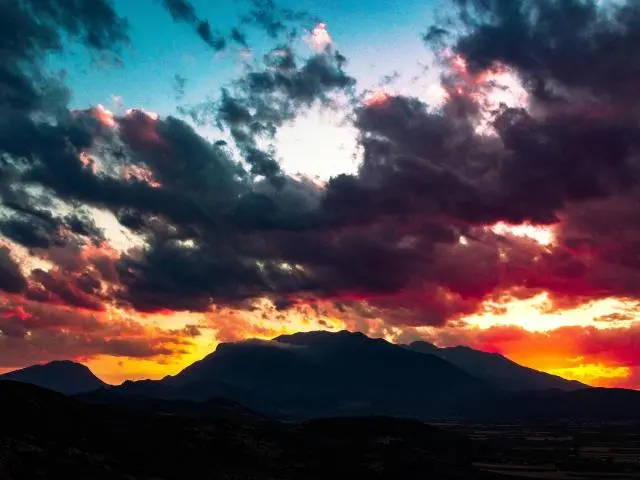 帕纳塞斯山 (Mount Parnassus)