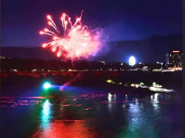 尼亚加拉大瀑布夜游 (Niagara Falls Night Tour)