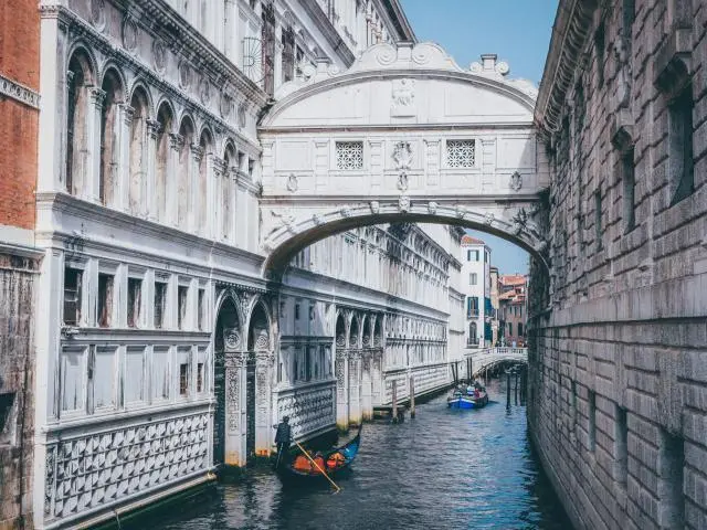 叹息桥 (Bridge of Sighs)