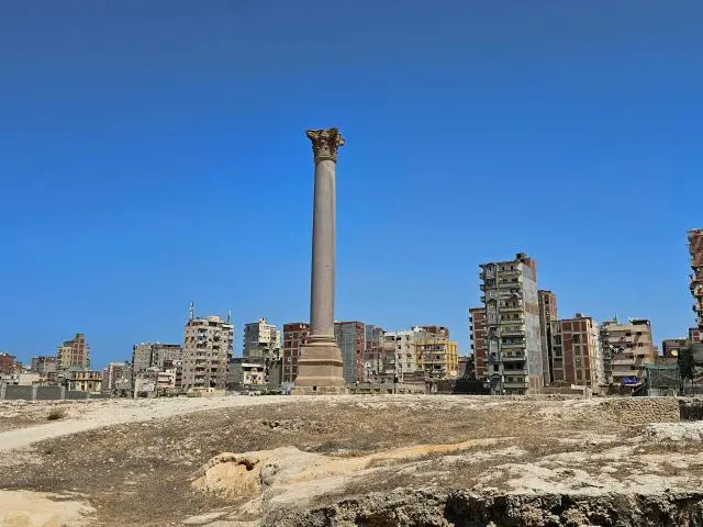 庞贝石柱 (Pompey's Pillar)