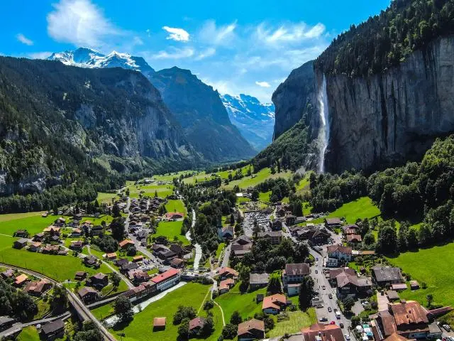 劳特布龙嫩 (Lauterbrunnen, SWITZERLAND)