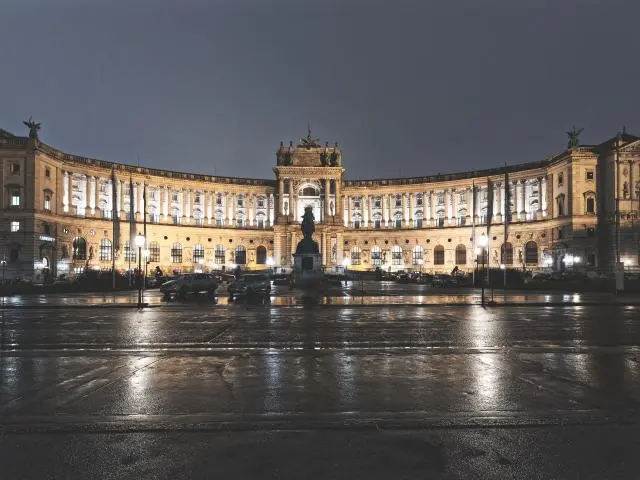 霍夫堡皇宫 (Hofburg Palace)
