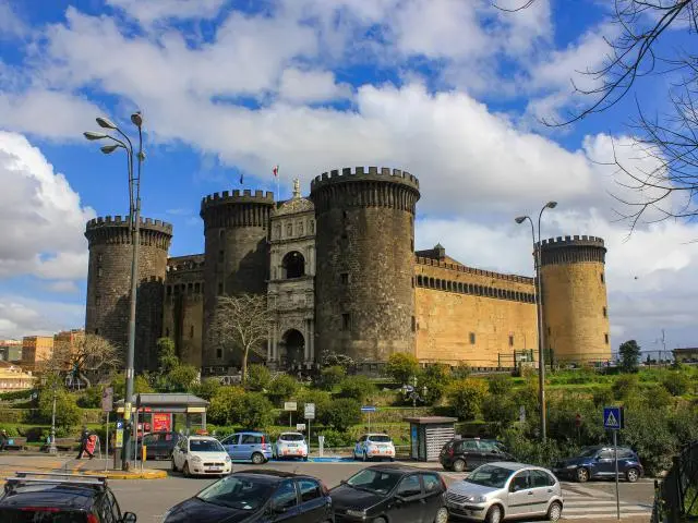 新堡 (Castel Nuovo)