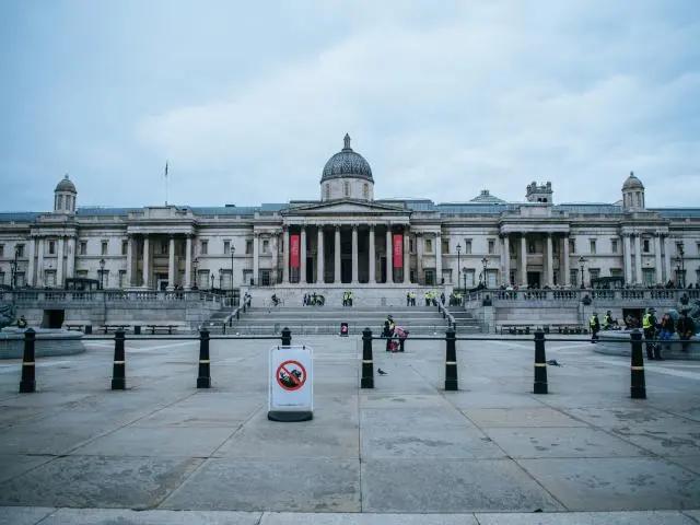 特拉法加广场 (Trafalgar Square)
