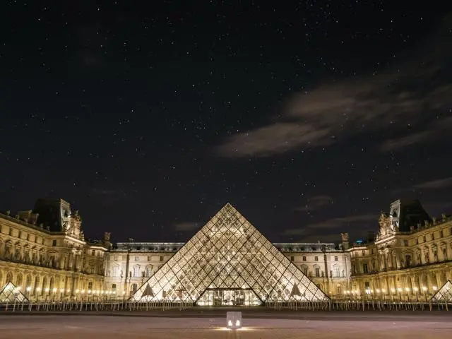 卢浮宫 (The Louvre)