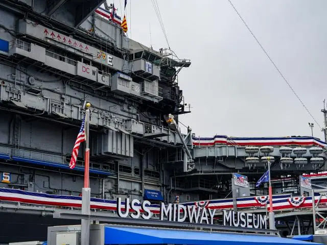 中途岛号航空母舰博物馆 (USS Midway Museum) 中途岛号航空母舰博物馆 (USS Midway Museum)