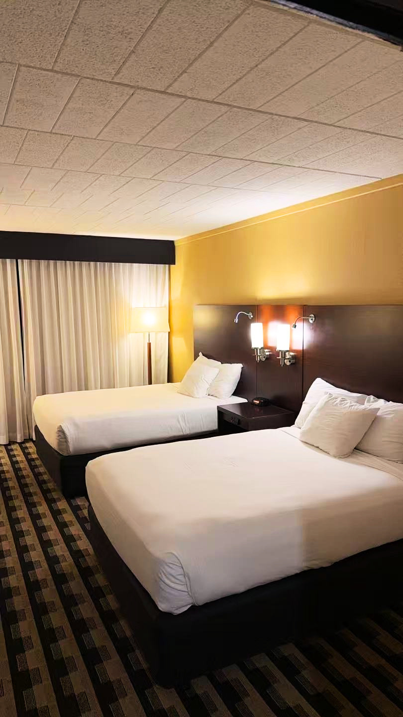 Comfortable 3-star hotel room in the Buffalo area