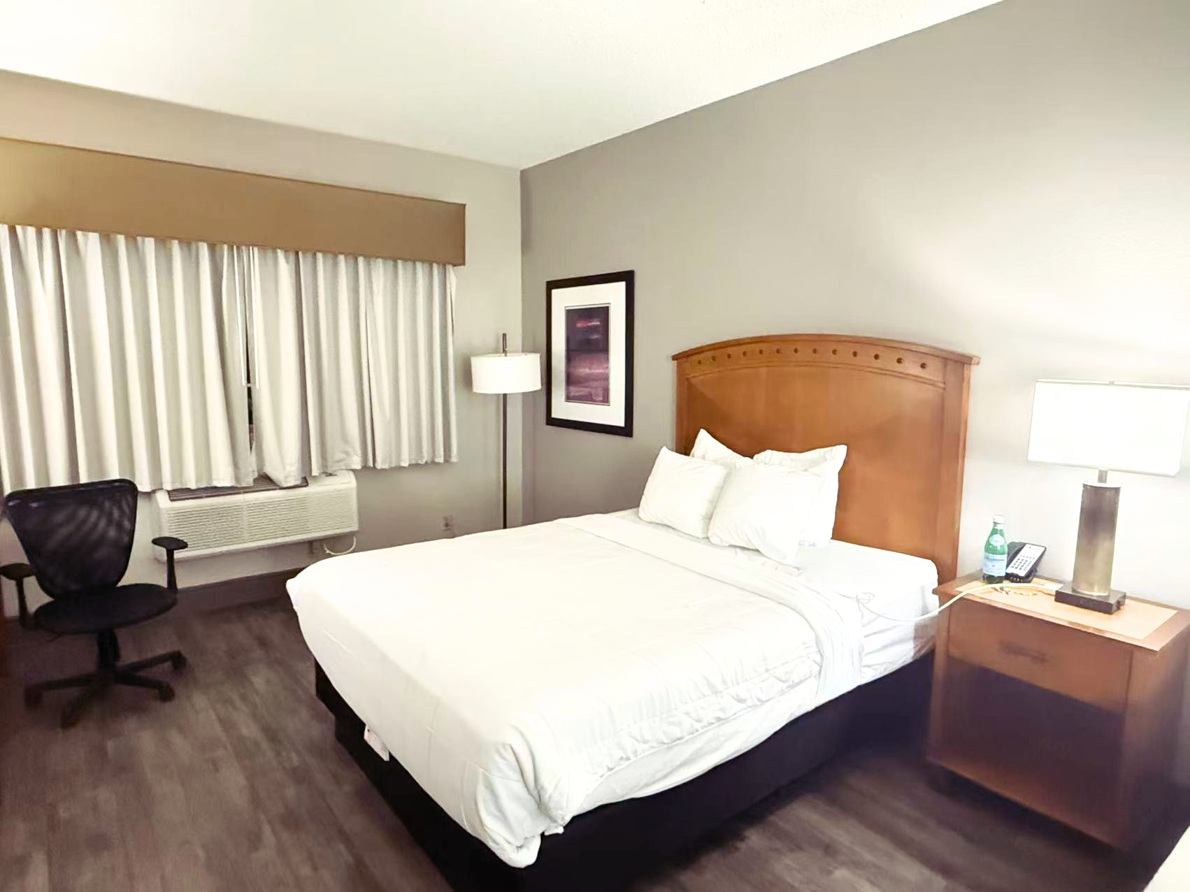 Clean 3-star hotel room in a national park gateway town